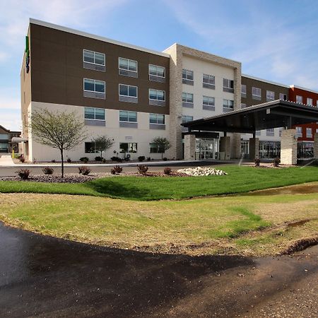 Holiday Inn Express & Suites Fond Du Lac By Ihg Bagian luar foto