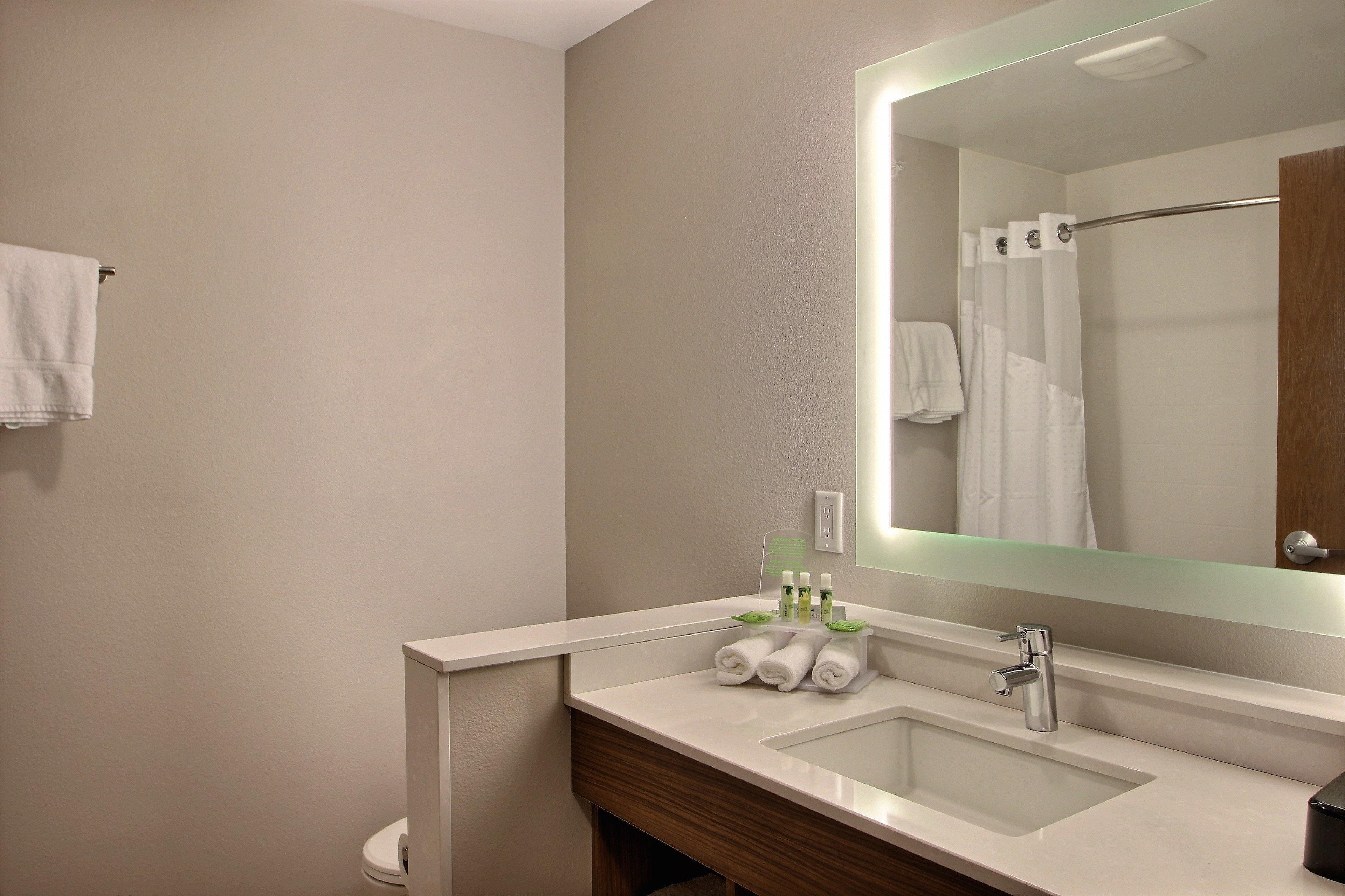Holiday Inn Express & Suites Fond Du Lac By Ihg Bagian luar foto