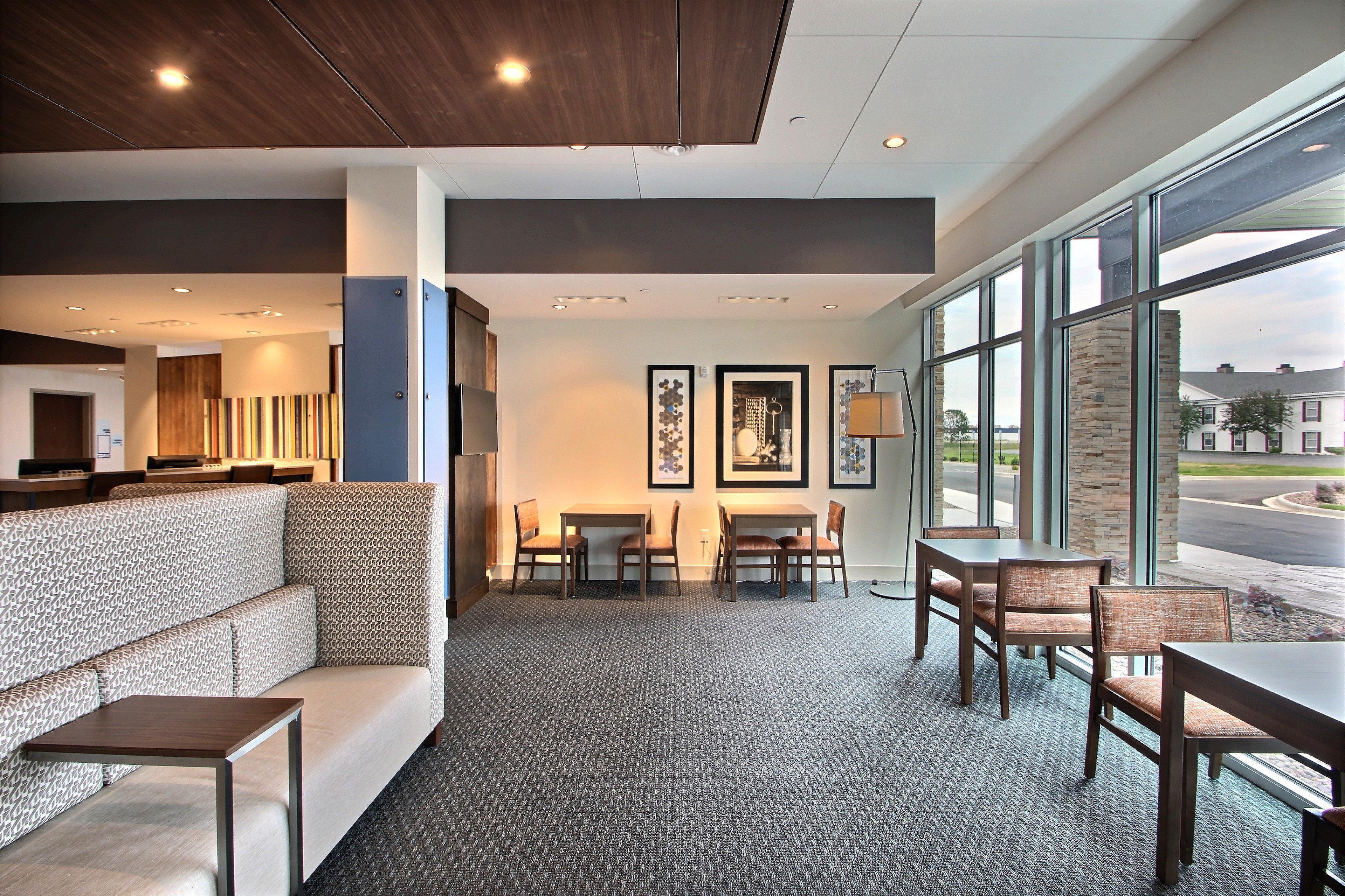 Holiday Inn Express & Suites Fond Du Lac By Ihg Bagian luar foto