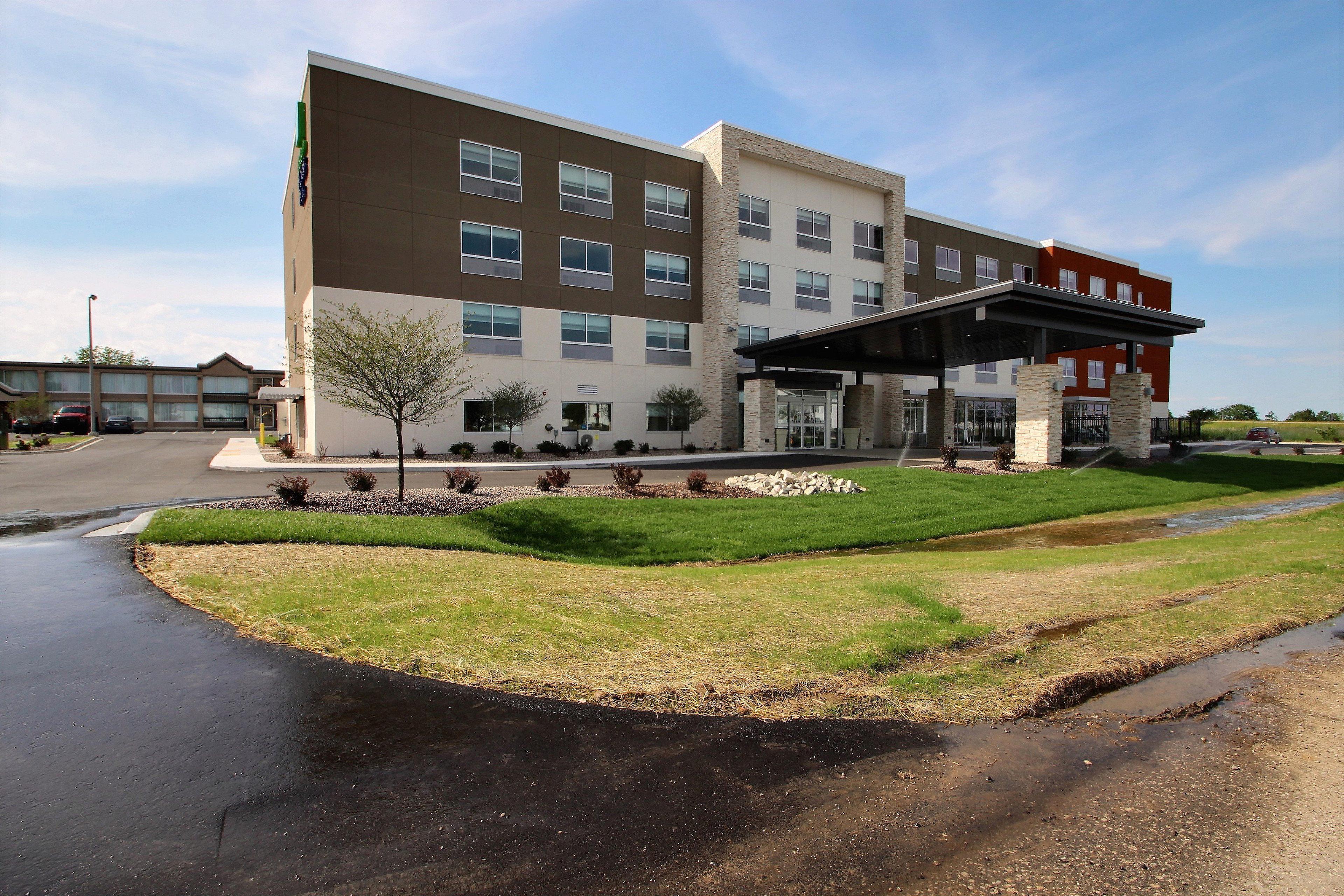 Holiday Inn Express & Suites Fond Du Lac By Ihg Bagian luar foto