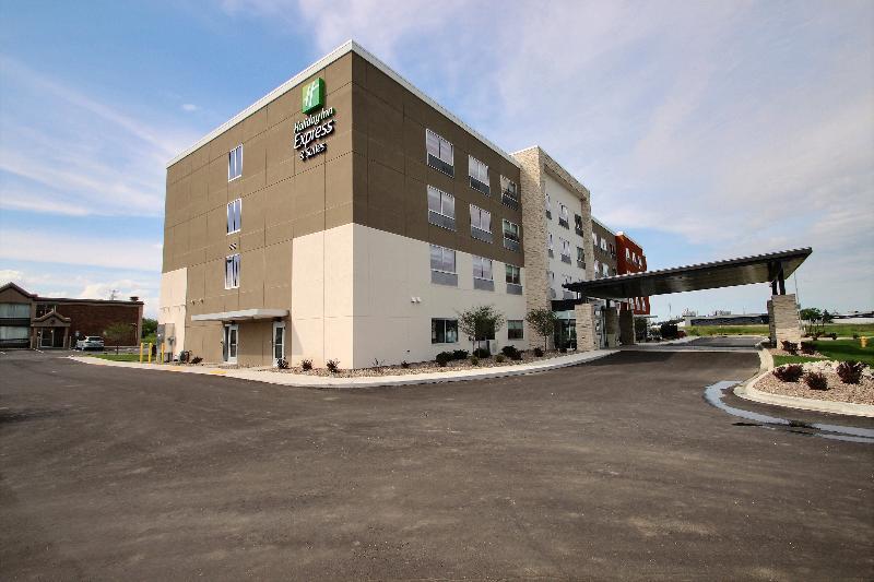 Holiday Inn Express & Suites Fond Du Lac By Ihg Bagian luar foto