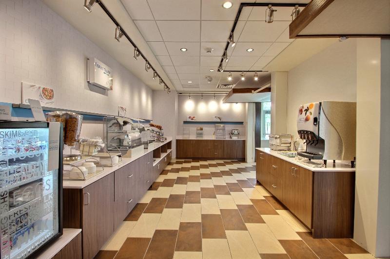 Holiday Inn Express & Suites Fond Du Lac By Ihg Bagian luar foto